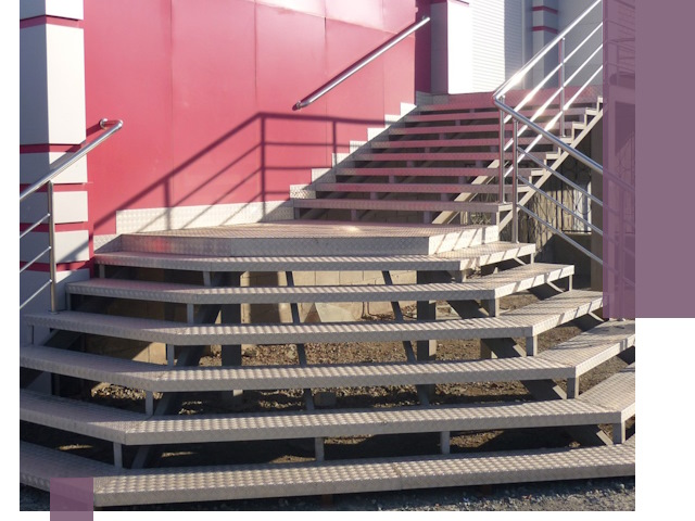 Лестницы для магазина в Липецке — изготовление и монтаж