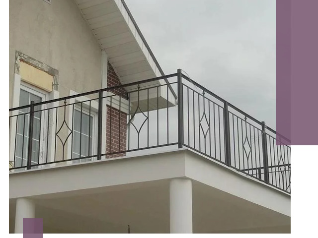 Изготовление балконных ограждений в Липецке из металла и стекла