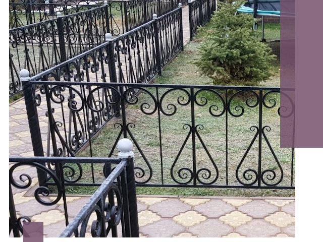 Кованые газонные ограждения под ключ в Липецке